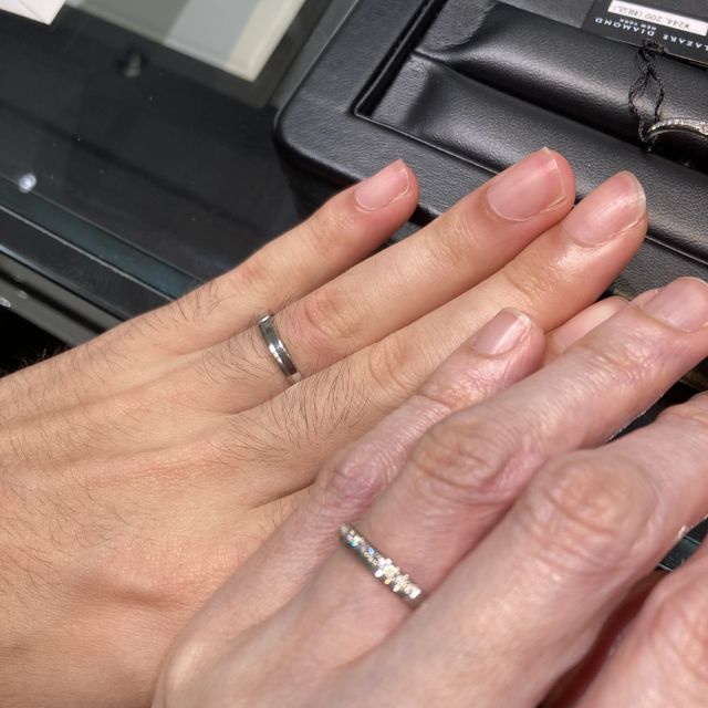 【ラザール ダイヤモンド(LAZARE DIAMOND)の口コミ】 ハーフエタニティで女性のデザインが豪華，女性らしいのに、男性のデザイ…