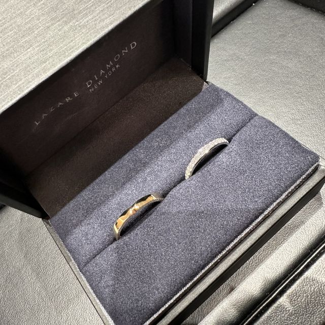 【ラザール ダイヤモンド(LAZARE DIAMOND)の口コミ】 何よりキラキラと輝くダイヤの輝きに魅了され購入しました。
着け心地もよ…