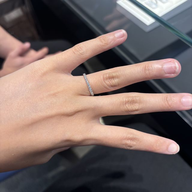 【銀座ダイヤモンドシライシの口コミ】 大きめのダイアモンドがたくさんついている指輪を購入させて頂きました。
…