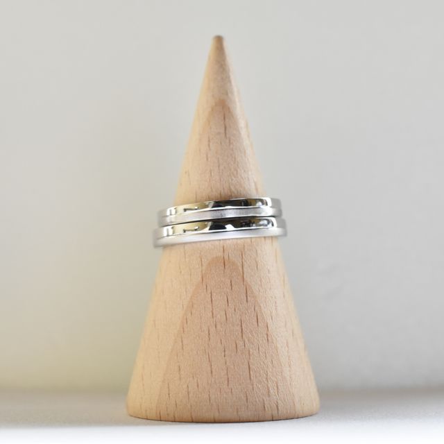 【CRAFY(クラフィ)の口コミ】 プラチナ素材で、ちゃんと少し重みもあり、きらっと仕上がっています。
自…