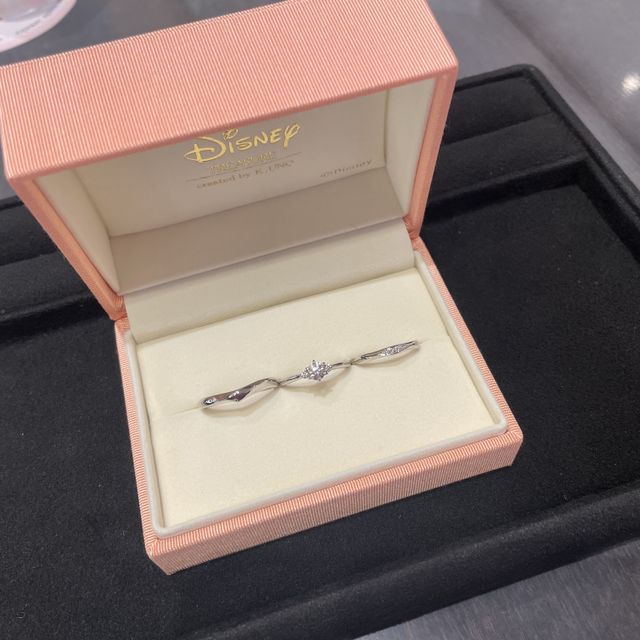 【ケイウノ ブライダル(K.UNO BRIDAL)の口コミ】 ダイヤも入っており、さりげないデザインが可愛いく、何年経ってもおしゃ…