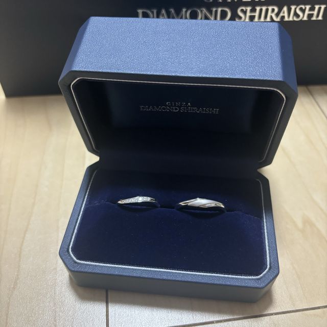 【銀座ダイヤモンドシライシの口コミ】 様々なデザインを試着させていただき、旦那さんとペアでお互いに気にいる…