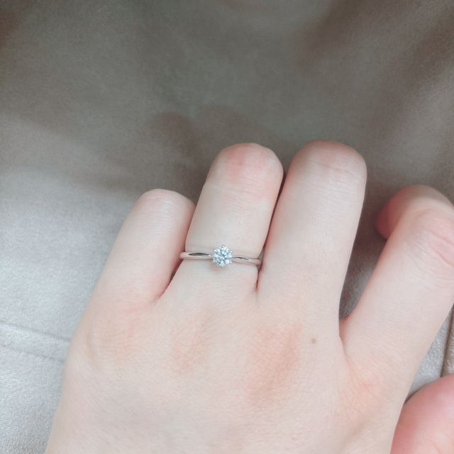 【GALA JEWELRY(ガラジュエリー)の口コミ】 非常にシンプルで飽きのこないデザインだと思います。つけ心地もとても良…