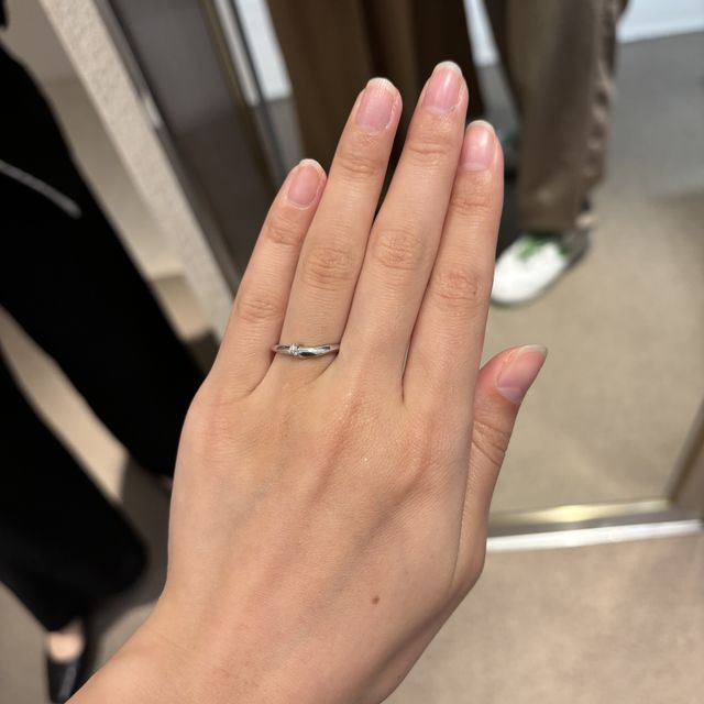 【俄(にわか)の口コミ】 結婚指輪なのに、婚約指輪のように台座があるかのようなデザインが独特で…