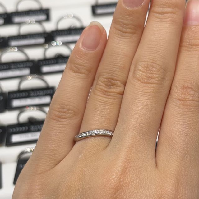 【ラザール ダイヤモンド(LAZARE DIAMOND)の口コミ】 ウエーブ感が強く、ダイアモンドもたくさんついているので女性らしいゴー…