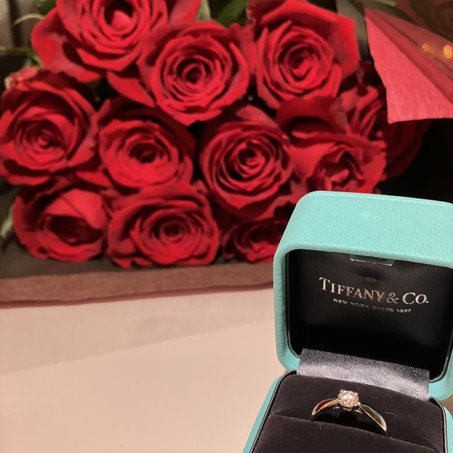 【ティファニー(Tiffany & Co.)の口コミ】 婚約指輪と結婚指輪を重ね付けしたかったのでこちらにしました。付け心地…