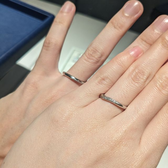 【銀座ダイヤモンドシライシの口コミ】 金色でダイヤモンド入りのところが綺麗だと思い、試着させてもらいました…