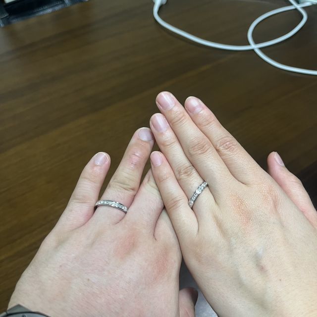 【4℃ BRIDAL(ヨンドシーブライダル)の口コミ】 シンプルなデザインですが、ダイヤがキラキラしていてとても豪華な印象で…