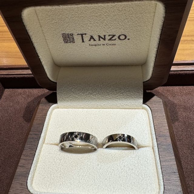 【TANZO.(鍛造指輪)の口コミ】 ゴツめのアクセサリーが好みな2人で、ゴツめのかっこいい結婚指輪をつくろ…