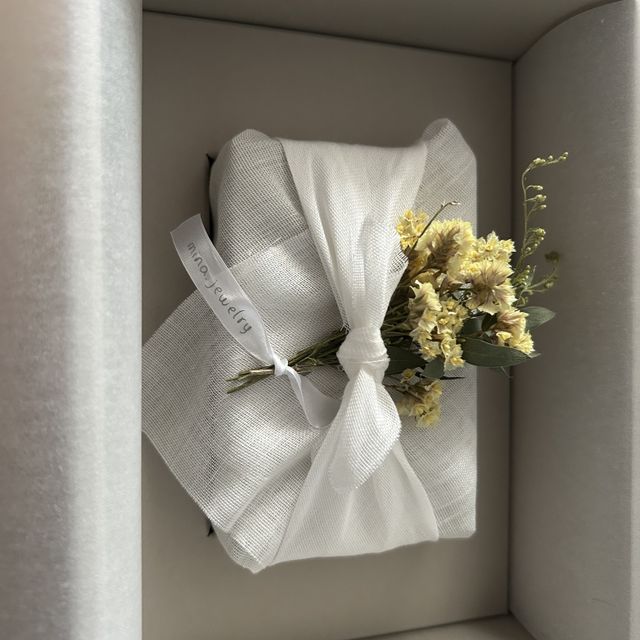 【mina.jewelry(ミナジュエリー)の口コミ】 デザインも色も全部自分たちで選べて楽しかった
ゆらぎのデザインの結婚指…