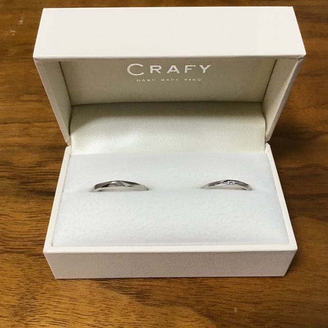 【CRAFY(クラフィ)の口コミ】 キャンペーンもありそれぞれの誕生石を一つずつ入れてもらいました。夫の…