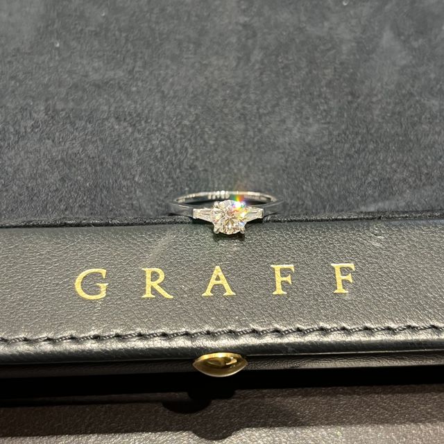 【グラフ(GRAFF)の口コミ】 グラフのプロミスにしました。3つのダイヤモンドからなっています。リング…