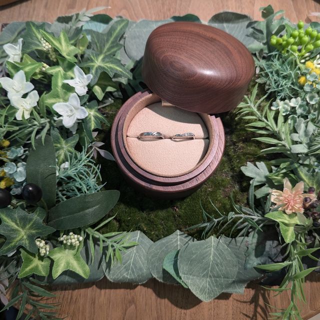 【COLANY(コラニー)の口コミ】 2人で何時間も悩んだ結果、こちらの指輪を購入させていただきました。ふん…