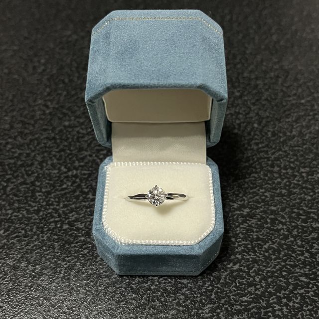 【ENUOVE(イノーヴェ)の口コミ】 シンプルな王道スタイルの指輪を探していましたが、この指輪のシンプルか…
