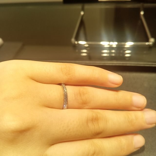 【ティファニー(Tiffany & Co.)の口コミ】 ティファニーのブランドに憧れて試着をさせていただきました。指輪を眺め…