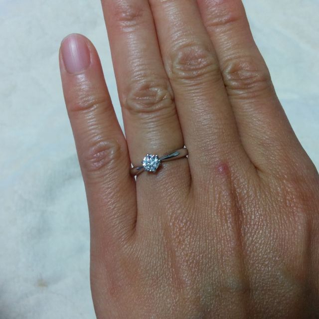 【ラザール ダイヤモンド(LAZARE DIAMOND)の口コミ】 王道なエンゲージリングが欲しくて様々なブランドで探していました。カラ…