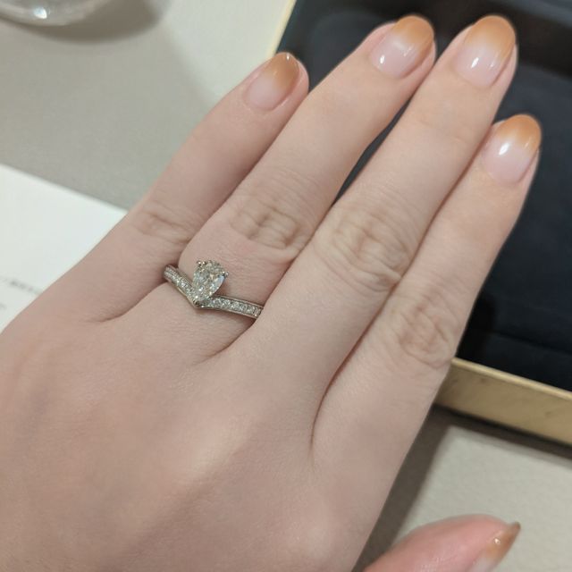 【ショーメ(CHAUMET)の口コミ】 一粒センターダイヤのような所謂なエンゲージリングと異なり、ティアラを…