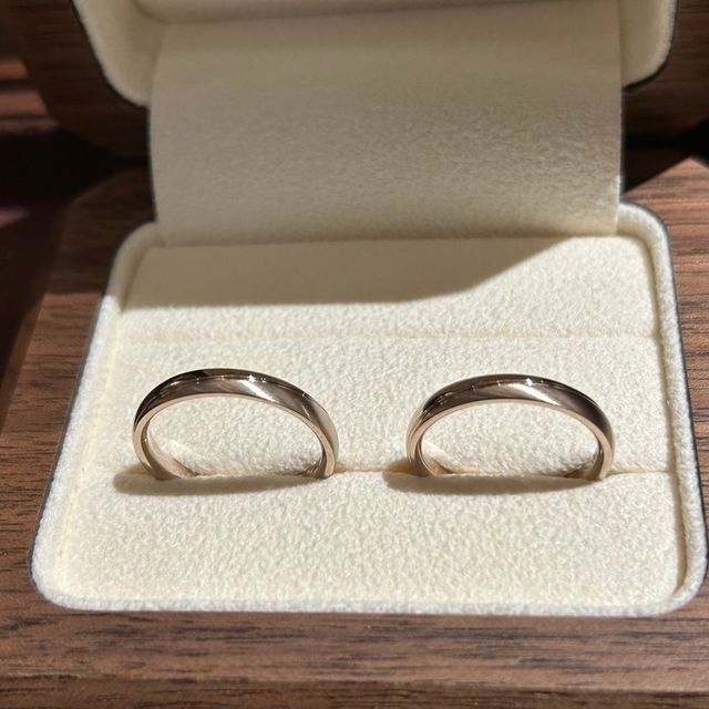 【TANZO.(鍛造指輪)の口コミ】 デザインや色に加えて、指輪の内側の刻印など、自分たちで選べました。色…