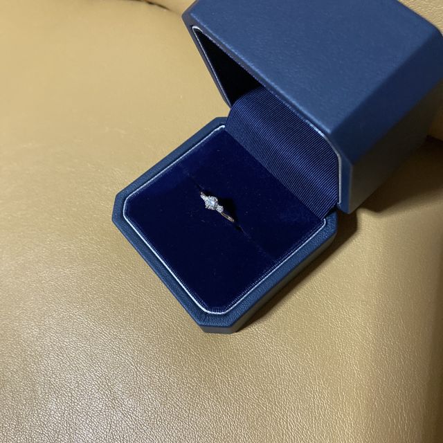 【銀座ダイヤモンドシライシの口コミ】 指輪のデザインは、ブライトボヤージュを選びました。シンプルなリングで…