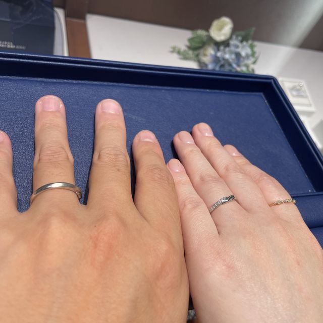 【銀座ダイヤモンドシライシの口コミ】 購入後すぐの投稿で、現在作成していただいているため、手元にまだ指輪は…