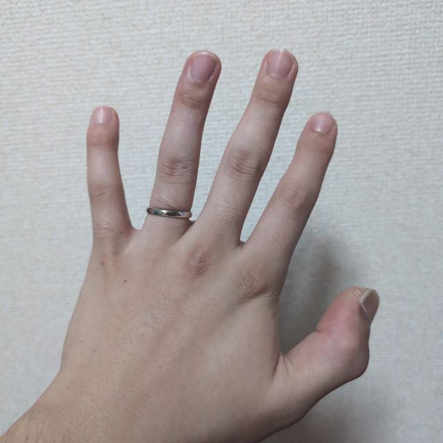 【銀座ダイヤモンドシライシの口コミ】 私は手がでかくて普通の指輪が合うか心配だったけど店員さんが手がでかい…