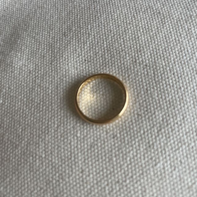 【カルティエ(Cartier)の口コミ】 ゴールドの結婚指輪を探してました。
こちらの指輪はゴールドの輝きがよく…