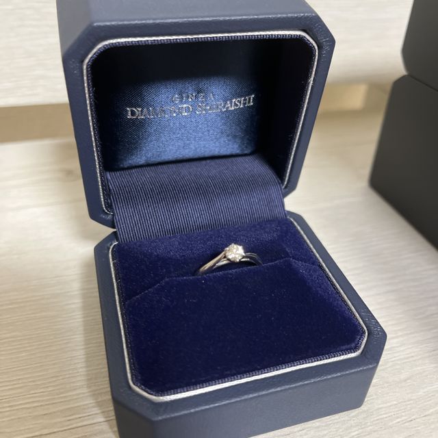 【銀座ダイヤモンドシライシの口コミ】 スタッフの方と話しながら指輪を決めていく中で、特に印象に残ったのは銀…