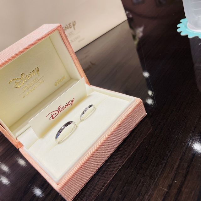 【ケイウノ ブライダル(K.UNO BRIDAL)の口コミ】 お気に入りのデザインにセミオーダーで、ディズニーの刻印ゃ結婚予定日の…