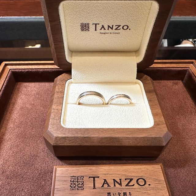 【TANZO.(鍛造指輪)の口コミ】 ラインを入れ中央にマットにしてで全体的にシンプルで。シャンパンゴール…