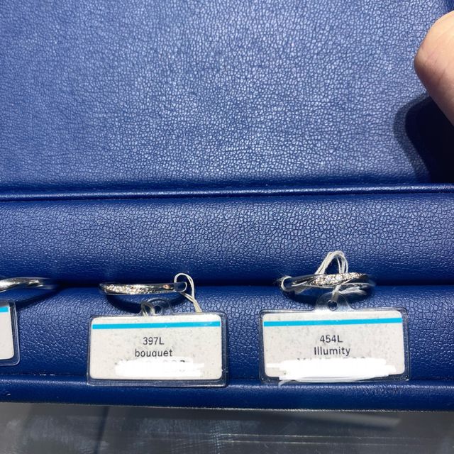 【銀座ダイヤモンドシライシの口コミ】 婚約指輪を購入せずに結婚指輪のみの購入でした。
控えめながらも様々な大…