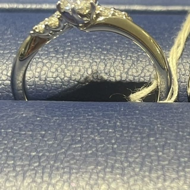 【銀座ダイヤモンドシライシの口コミ】 指輪のデザインがシンプルかつ魅力的です。またダイヤモンドの輝きが非常…