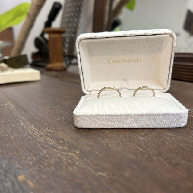 【uchimari(ウチマリ)の口コミ】 シンプルでありながら着け心地がよく、
オリジナリティ溢れる指輪です。
…