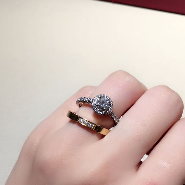 【カルティエ(Cartier)の口コミ】 サイズがあっていないため不格好ですが、ダイヤはとても大きくて素敵でし…