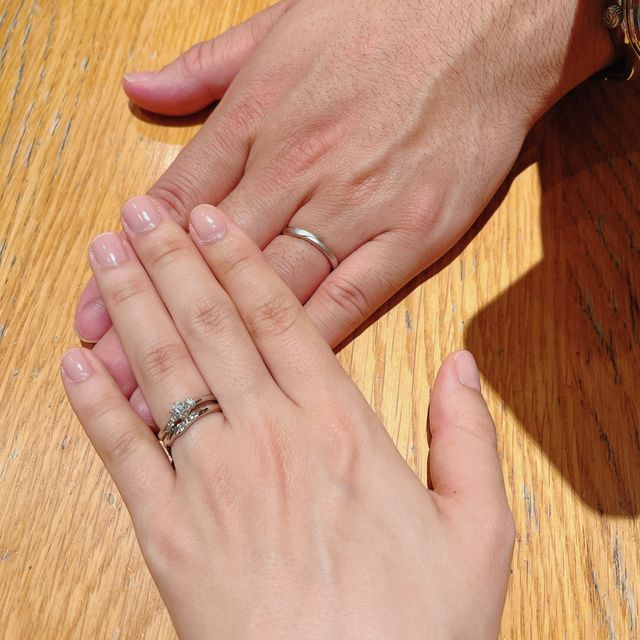 【銀座ダイヤモンドシライシの口コミ】 ウェーブのデザインが、自分にはフィットして指が綺麗に見えます。
婚約指…