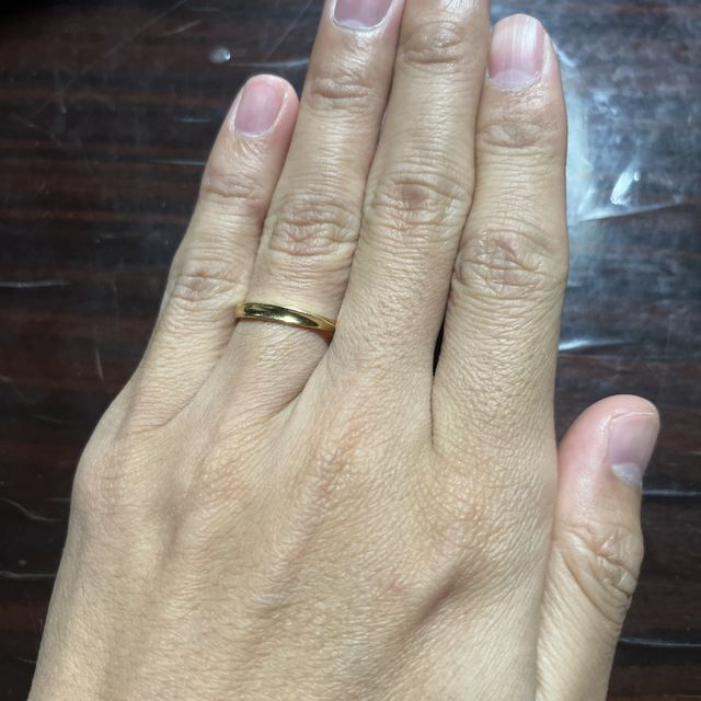 【ROYAL ASSCHER(ロイヤル・アッシャー)の口コミ】 お手頃な価格で、夫婦共に同じブランドの結婚指輪を購入しました。シンプ…