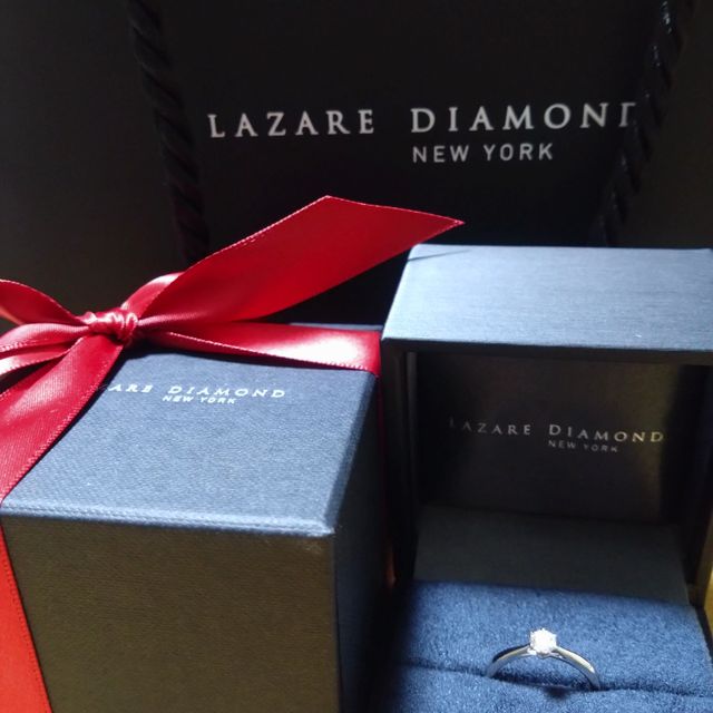 【ラザール ダイヤモンド(LAZARE DIAMOND)の口コミ】 横からみてもかわいらしくて、爪もほどよく存在感がなくてよい。何よりダ…