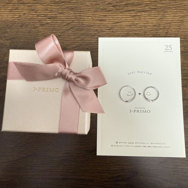 【アイプリモ(I-PRIMO)の口コミ】 ウェーブのデザインが指に合っていて、手が綺麗に見える。
太陽に当たると…