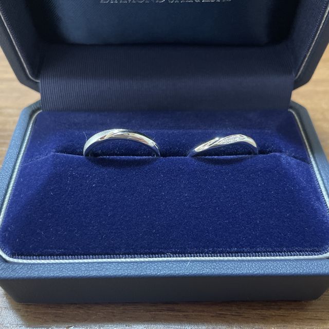 【銀座ダイヤモンドシライシの口コミ】 婚約指輪と結婚指輪同じシリーズで揃えたのですが同時につけたときの一体…