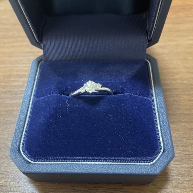 【銀座ダイヤモンドシライシの口コミ】 婚約指輪のデザインに関してはとりあえずシンプルに・・・と考えてはいた…