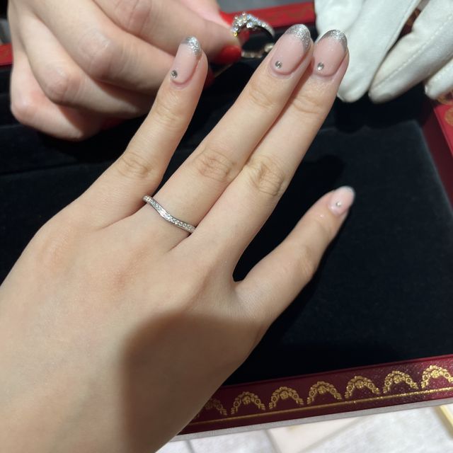 【カルティエ(Cartier)の口コミ】 V字は指が細く長く見える印象があるので試着しました。カルティエは他ブラ…