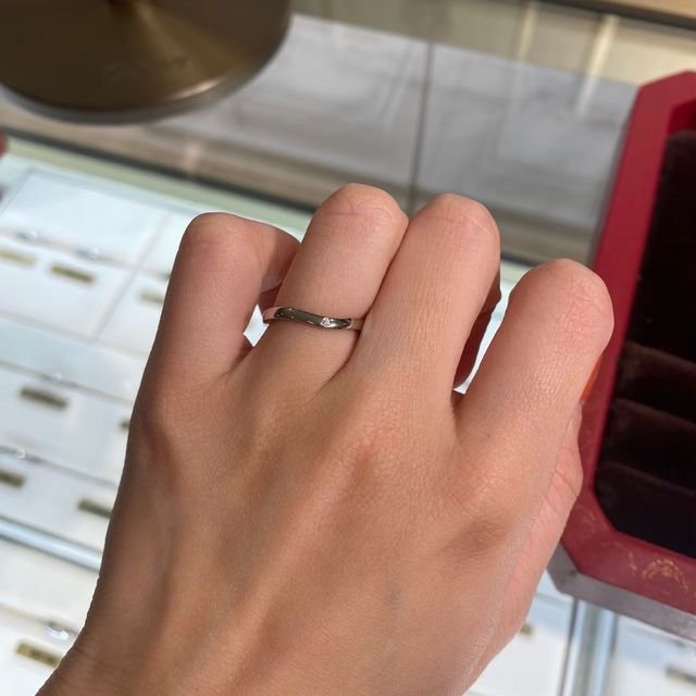 【カルティエ(Cartier)の口コミ】 バレリーナの女性用にはダイヤモンドが3粒ついてます。リバーシブルになっ…