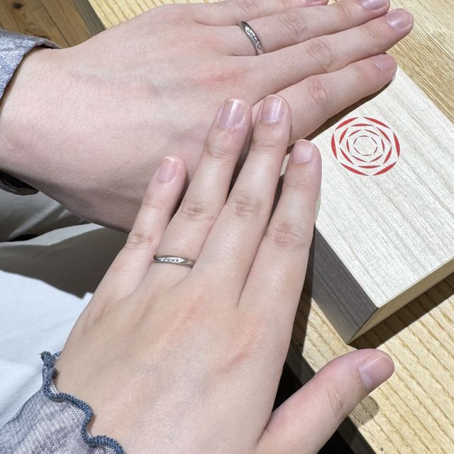 【出雲結(いずもゆい)の口コミ】 シンプルで指馴染みが良いです。
ダイヤ控えめが好きな私と少しゴージャス…