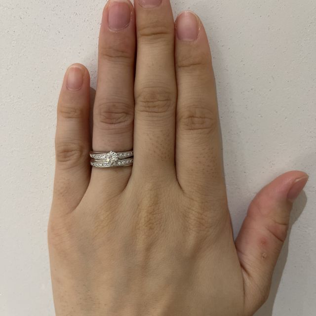 【出雲結(いずもゆい)の口コミ】 婚約指輪と結婚指輪、セットでつけられるものを探していたので、ぴったり…