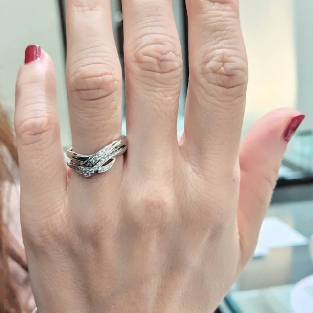 【アイプリモ(I-PRIMO)の口コミ】 デザインが可愛いので彼が勧めてくれて試着してみました。
ダイヤがたくさ…