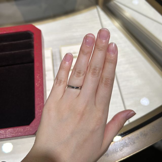 【カルティエ(Cartier)の口コミ】 指輪のデザインはシンプルなもので、一つダイヤモンドがついているものを…