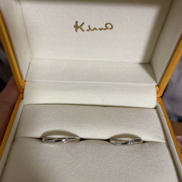 【ケイウノ ブライダル(K.UNO BRIDAL)の口コミ】 普段からゴールドのアクセサリーも身につけているため、プラチナとゴール…