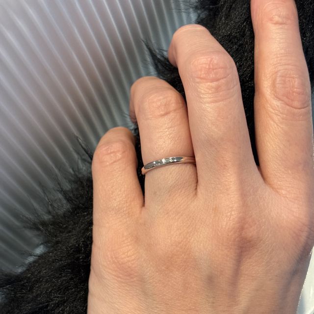 【ENUOVE(イノーヴェ)の口コミ】 完全に一目惚れ！
シンプルだけどよくみるとプラチナでゴールドが挟んであ…