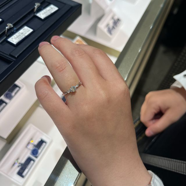 【アイプリモ(I-PRIMO)の口コミ】 ダイアモンドの質がとにかく高いのが選べてよかった。デザインも指にあっ…