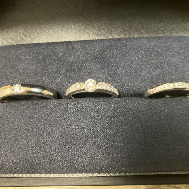 【ラザール ダイヤモンド(LAZARE DIAMOND)の口コミ】 妻はピアニストなので、爪アリでダイヤが出っ張ってるタイプはつけられな…