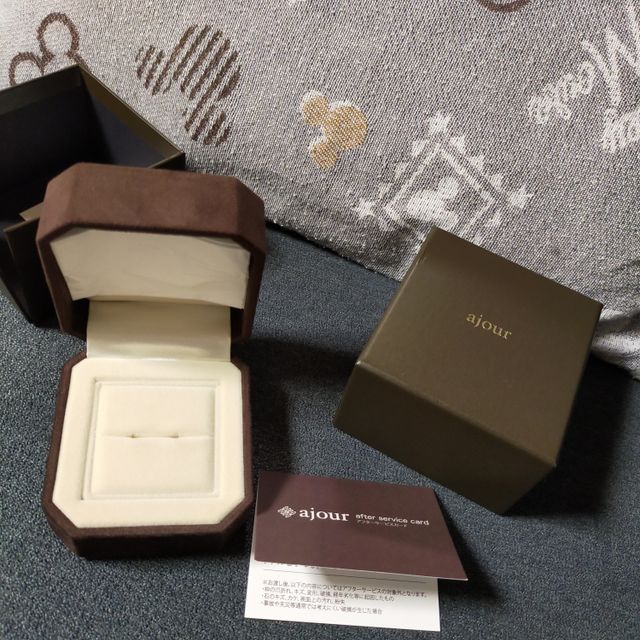 【ajour(アジュール)の口コミ】 見た目がわかりやすいぐらいキラキラでざ！婚約指輪って感じ弟とても気に…